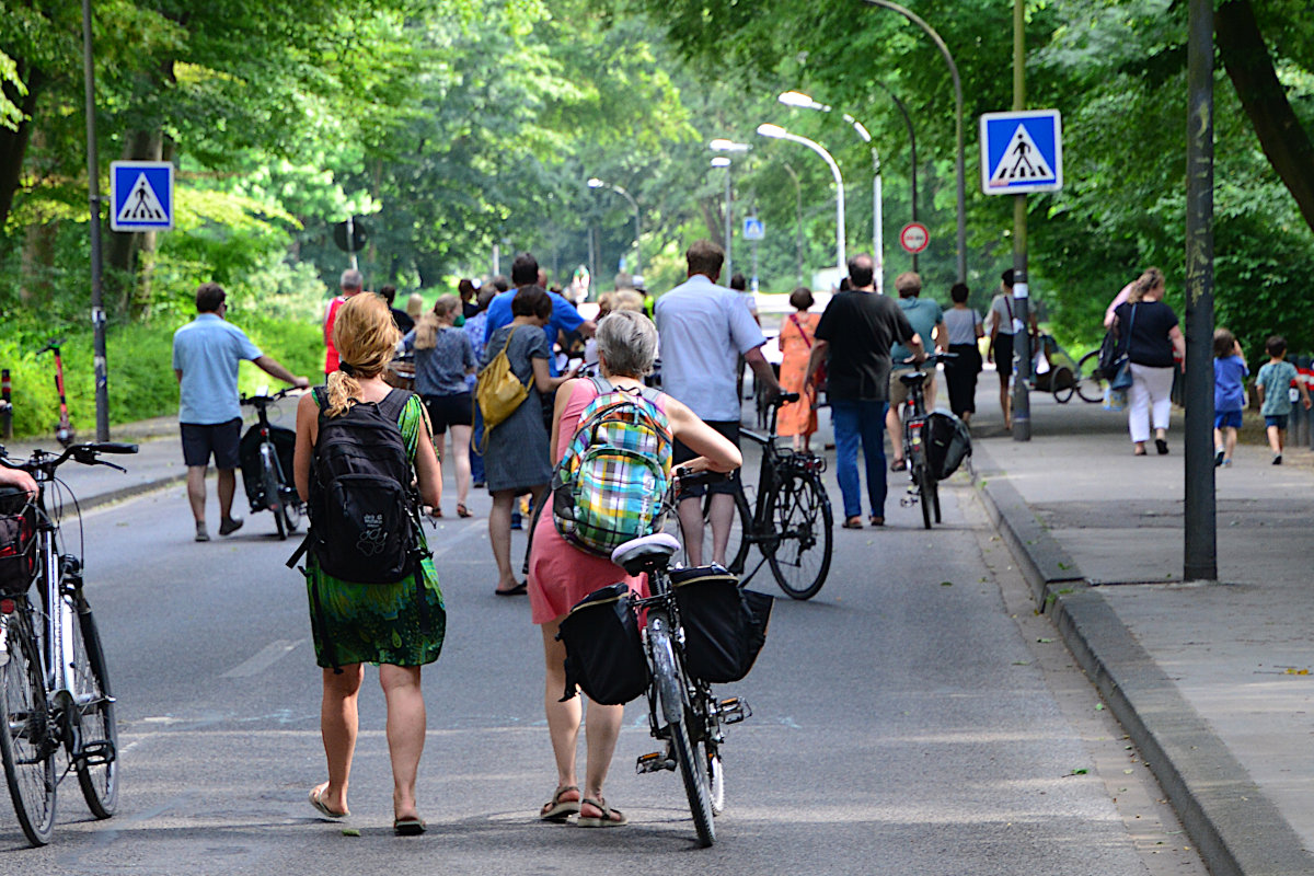 Erste Demonstration am 18.6.2021 für eine autofreie Kitschburger Straße